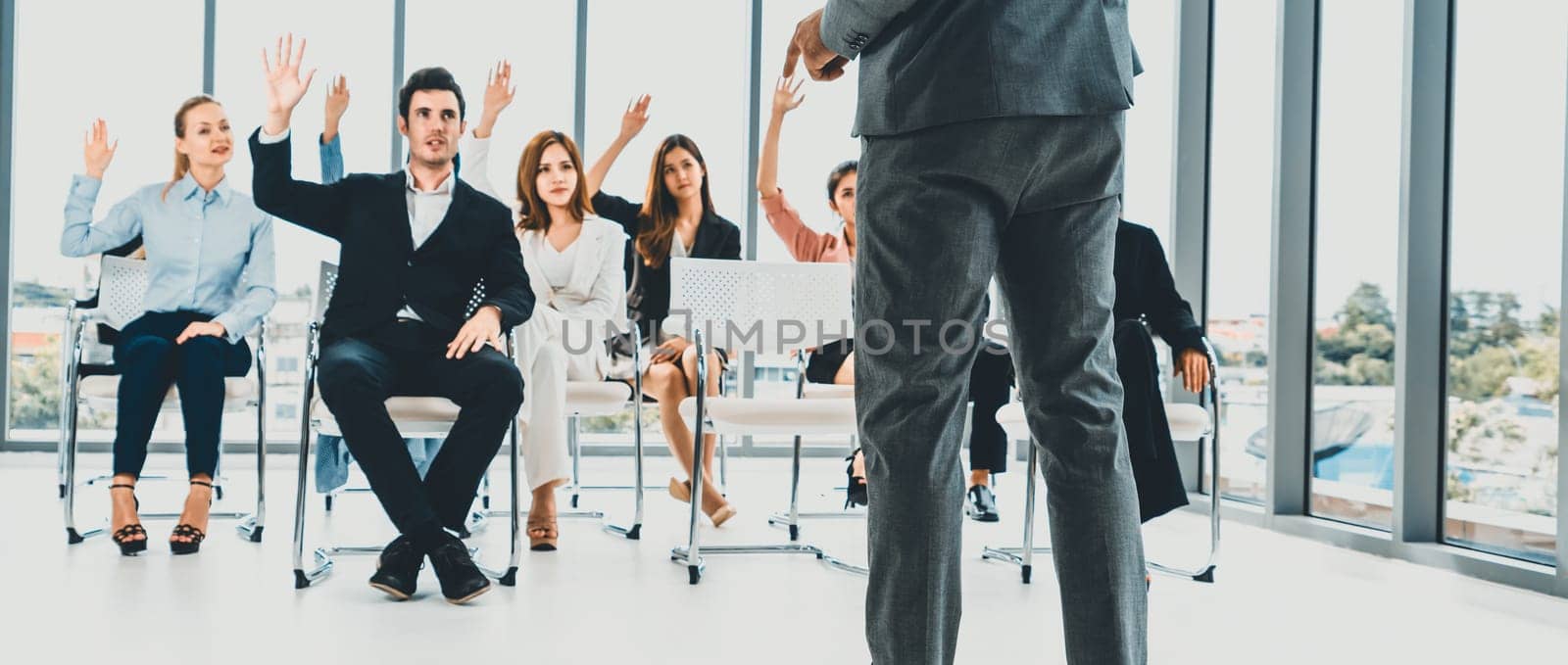 Businesswomen and businessmen attending group meeting conference in office room. Corporate business team concept. uds