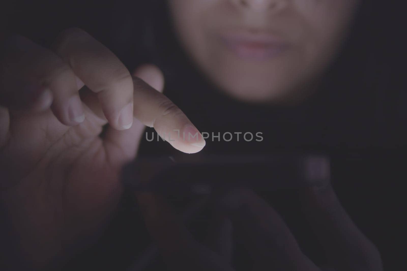 women hand using smart phone at night .