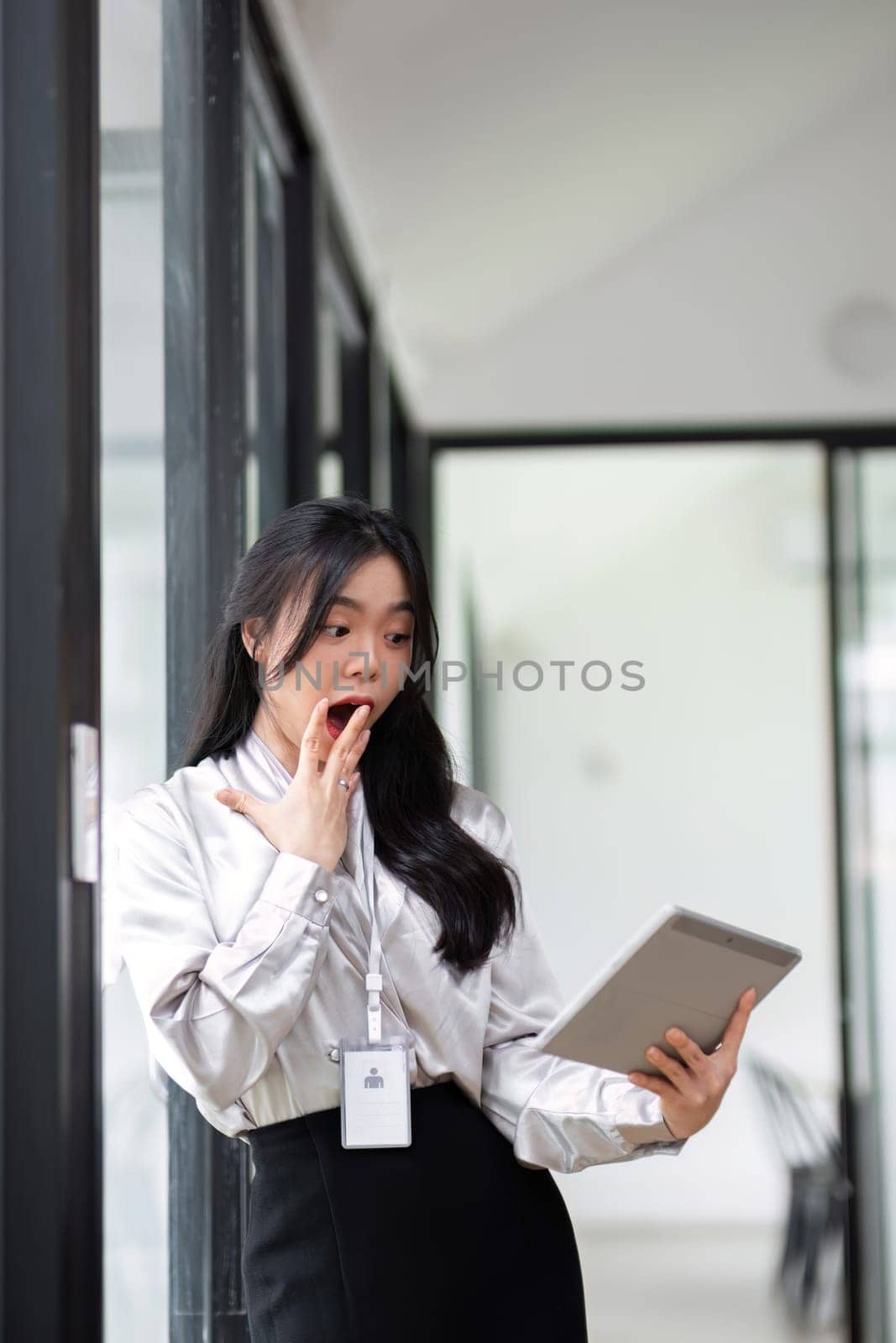 A beautiful office worker was surprised by the profits she received..