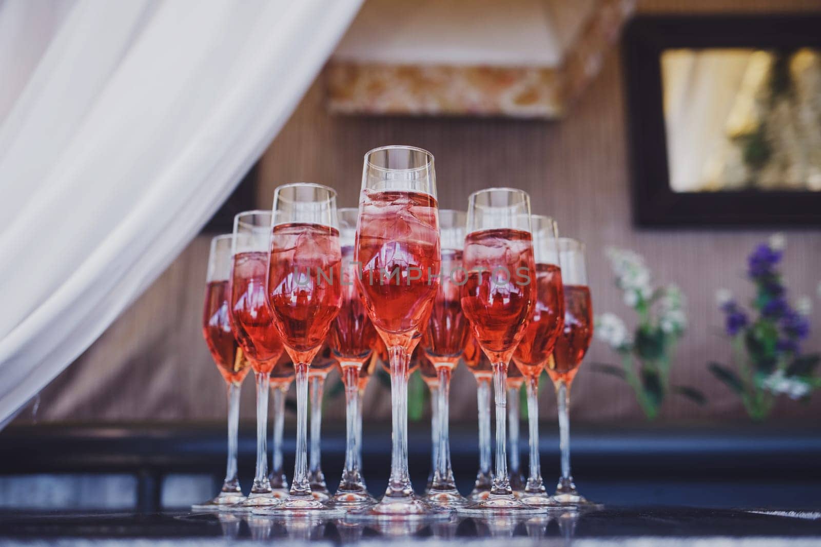 many glasses of wine are on the table in the restaurant