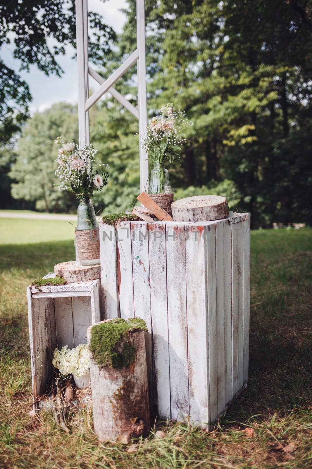 Vintage wedding decorations. Wooden and floral decorations