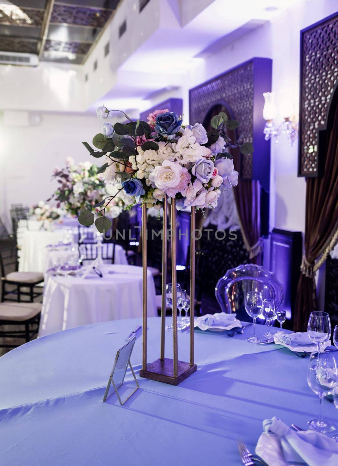 Wedding banquet table with flowers decoration. festive atmosphere