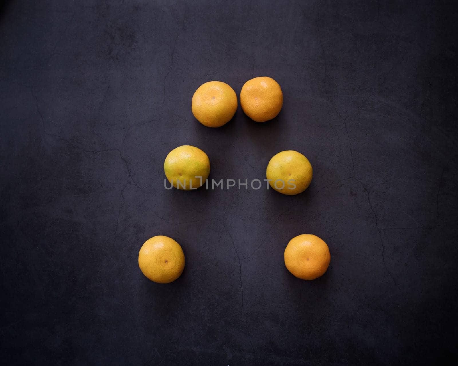 fresh ripe tangerines (clementines, citrus fruits). top view, 