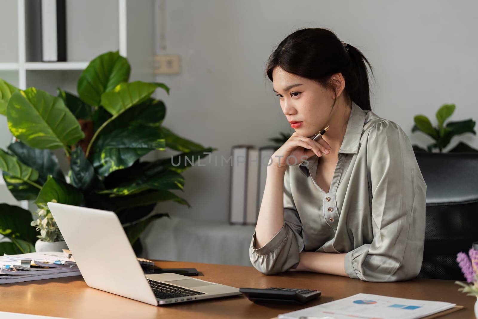 Business woman sitting thinking about work and meeting with connected by itchaznong