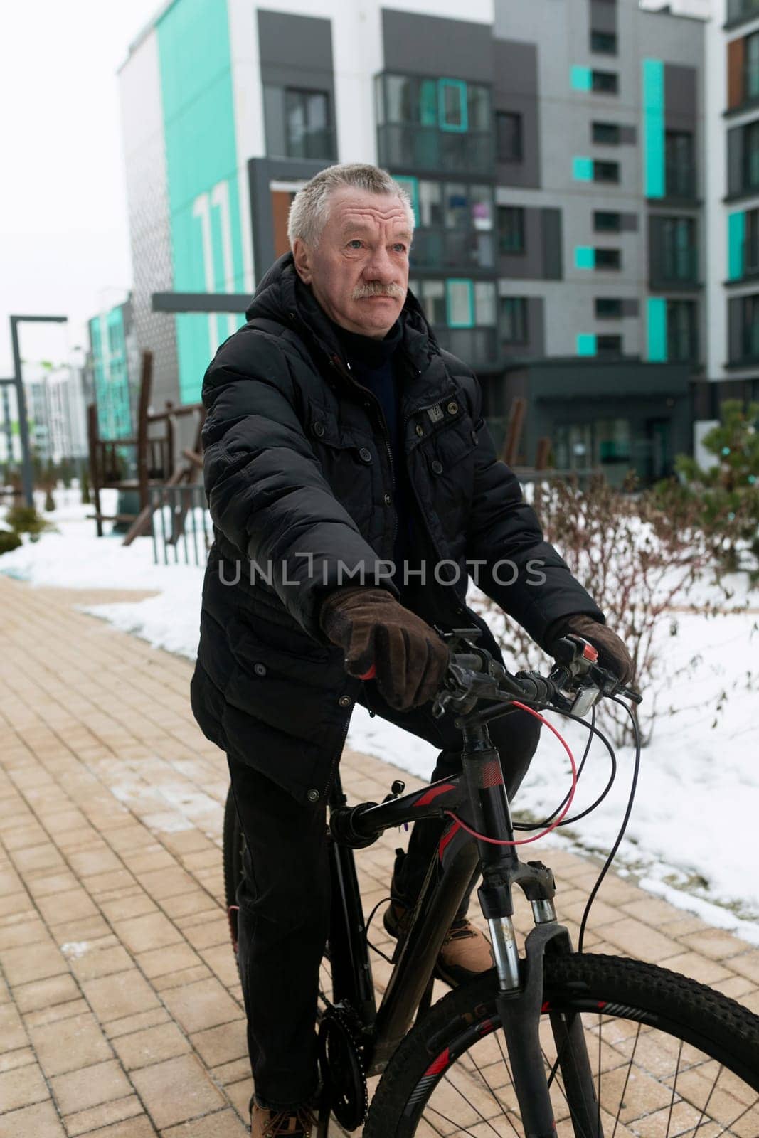 European elderly man rents a bicycle to ride around the city.