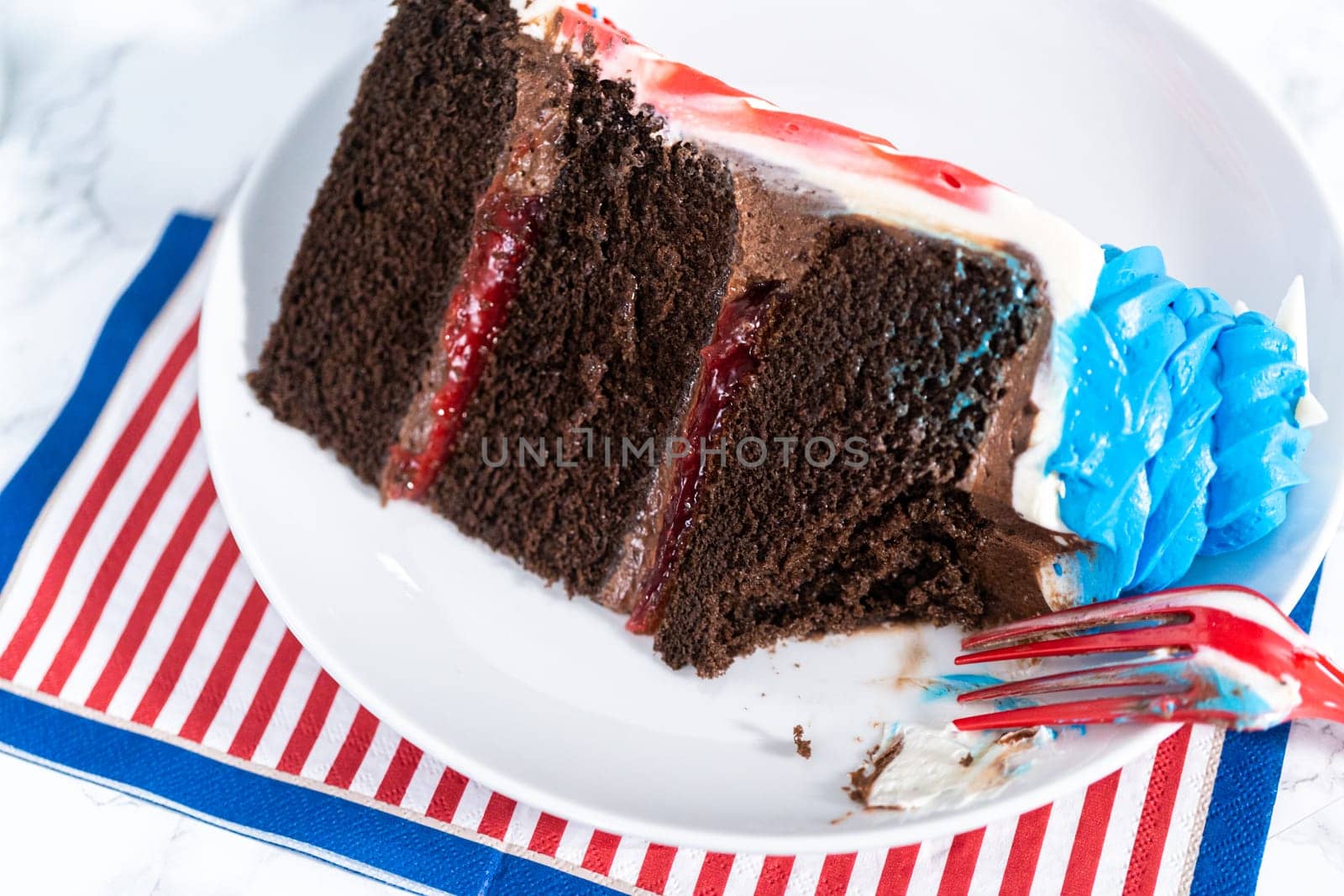 4th of July chocolate cake by arinahabich