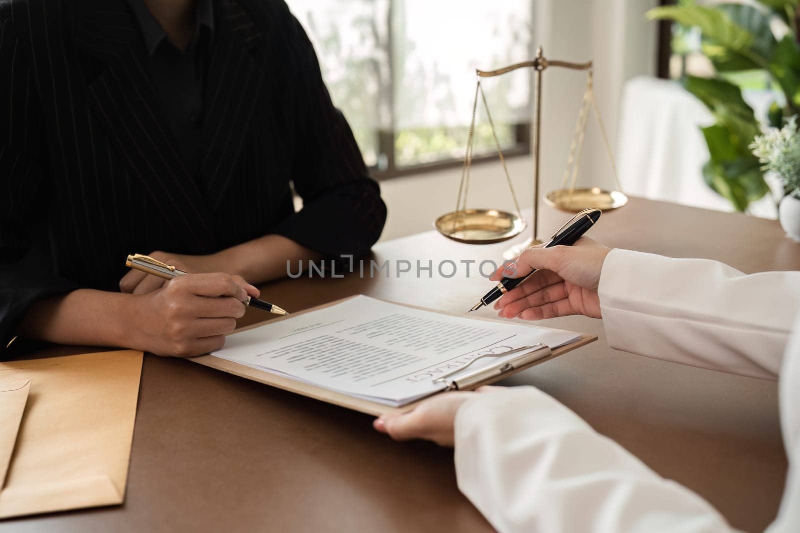 close up, Lawyer and businesswomen discussing and introducing Providing legal advice regarding signing insurance contracts or financial contracts.