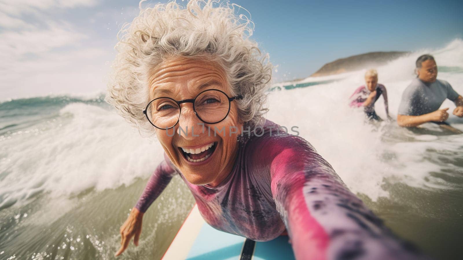 laughing happy gray haired old woman 80 years old in a pink swimsuit surfing on a board and taking a selfie, baby boomer actively spending time on the sea beach, Generated AI
