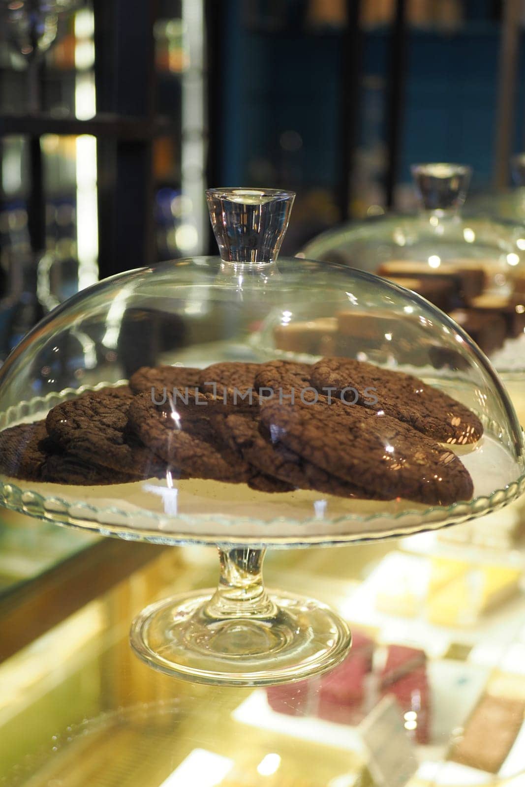 vertical sho or fresh baked croissant in a glass transparent container at shop by towfiq007