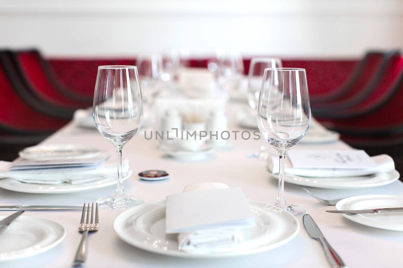 Elegant table setting with crystal glasses by Demkat