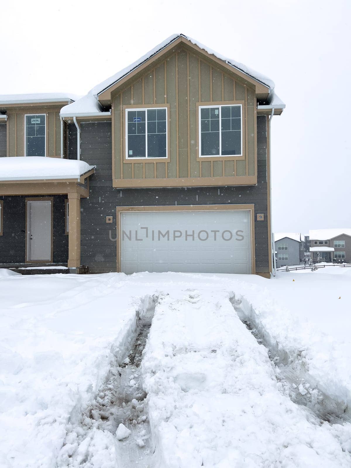 Castle Rock, Colorado, USA-March 16, 2024-Fresh snowfall gently covers a new suburban neighborhood under construction, where the emerging structures await completion, nestled in a wintery setting.