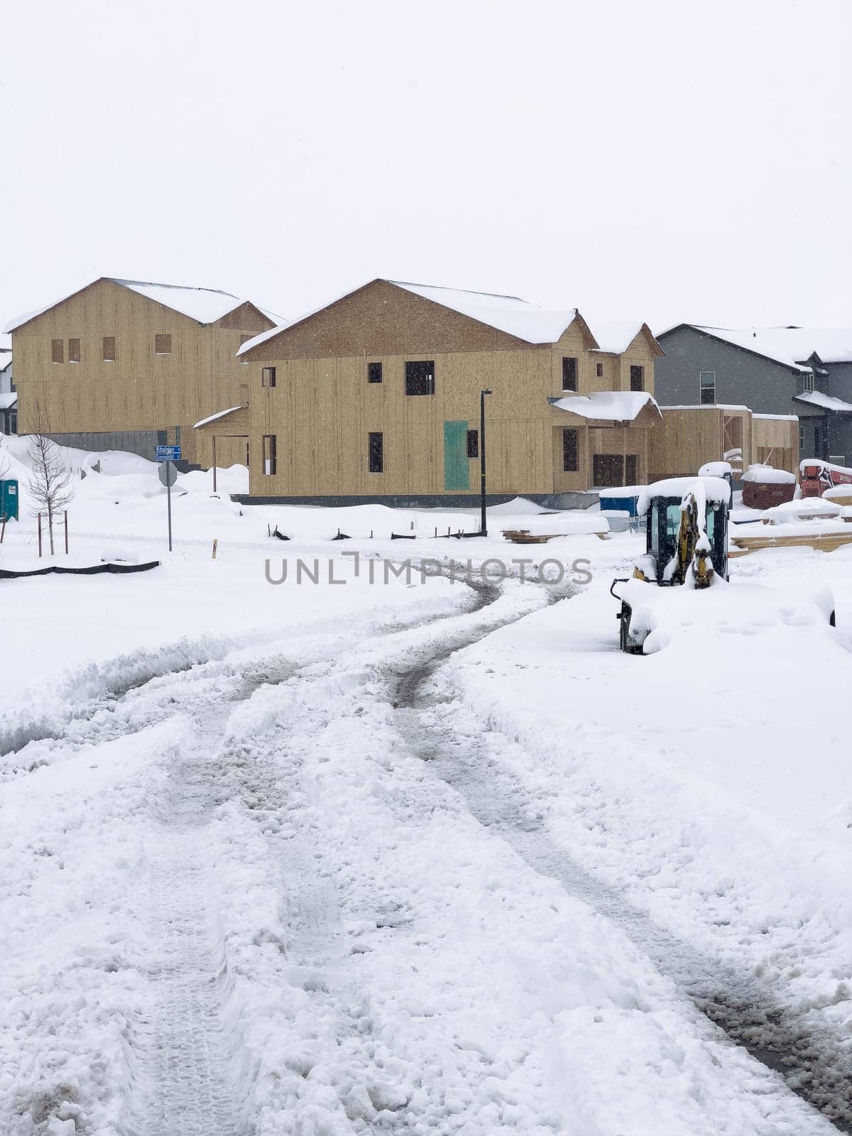 Castle Rock, Colorado, USA-March 16, 2024-Fresh snowfall gently covers a new suburban neighborhood under construction, where the emerging structures await completion, nestled in a wintery setting.