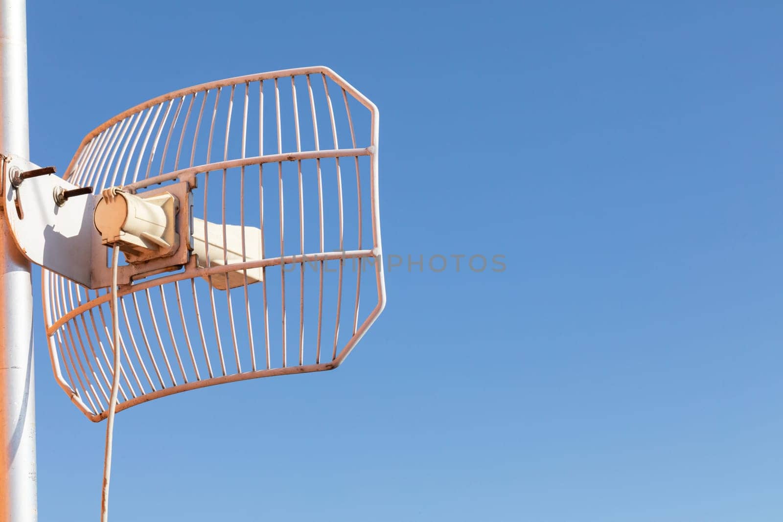 A special openwork antenna used in the telecommunications industry as well as cellular networks and wireless Internet. Technology of digital sending and receiving of data packets.