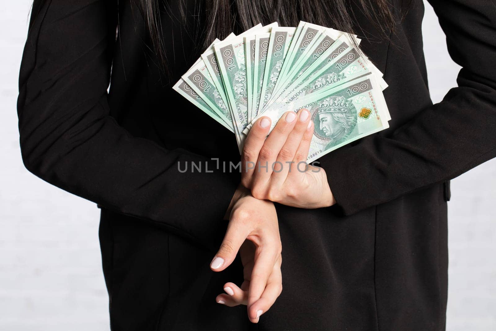 Behind her, the woman holds money as a surprise for the winner.