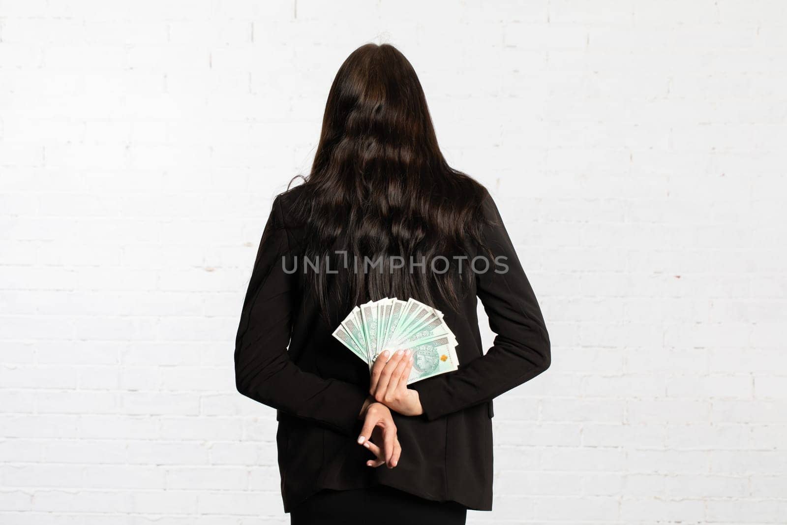 Behind her, the woman holds money as a surprise for the winner.