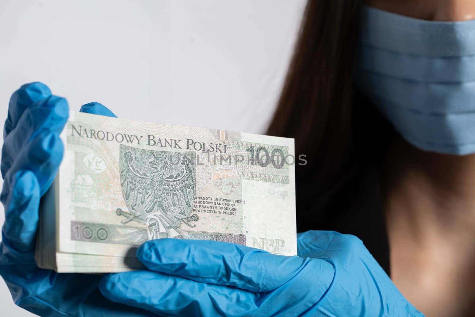 During the period of risk of infection with an infectious disease, it is necessary to use a face mask and rubber gloves.