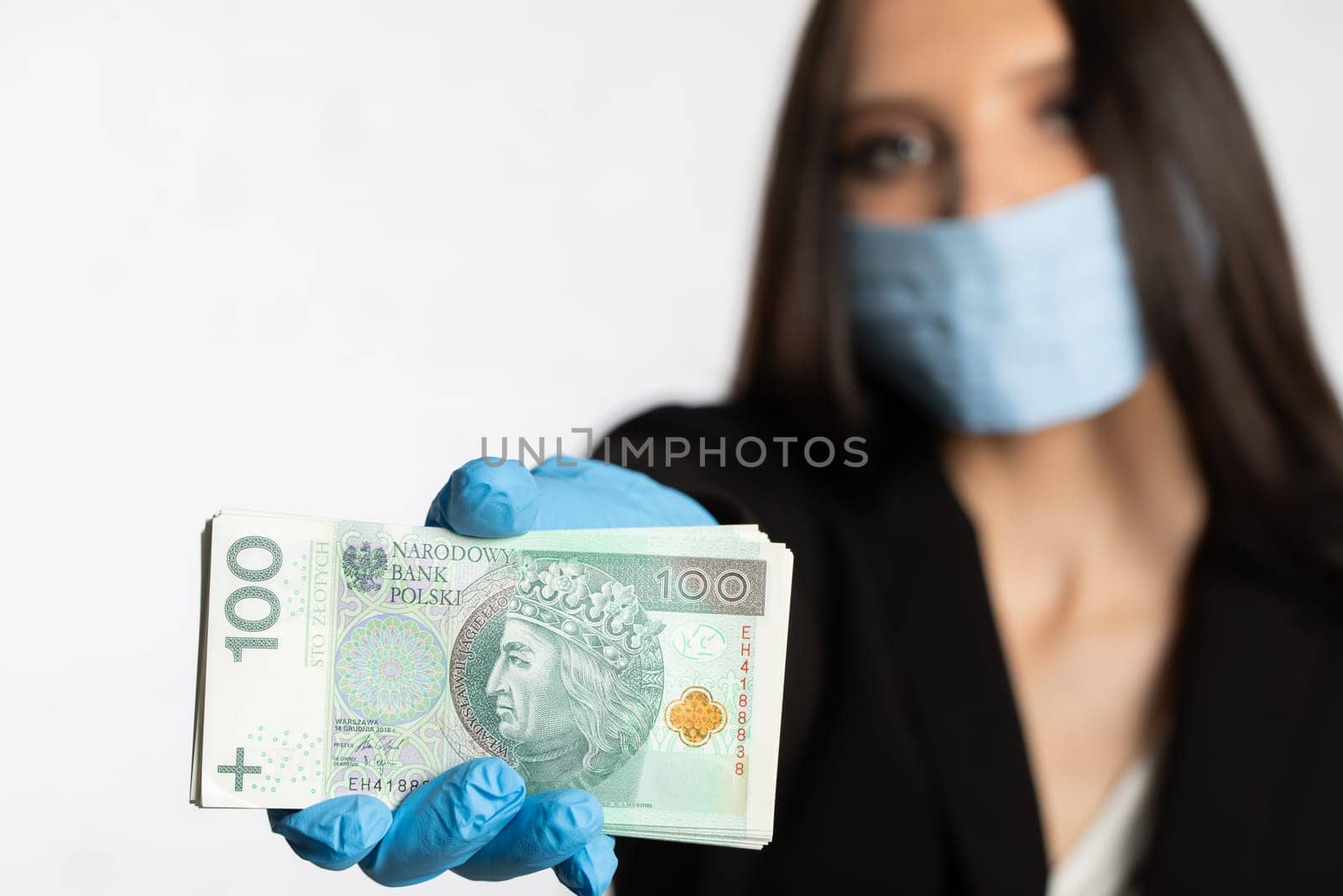 During the period of risk of infection with an infectious disease, it is necessary to use a face mask and rubber gloves.
