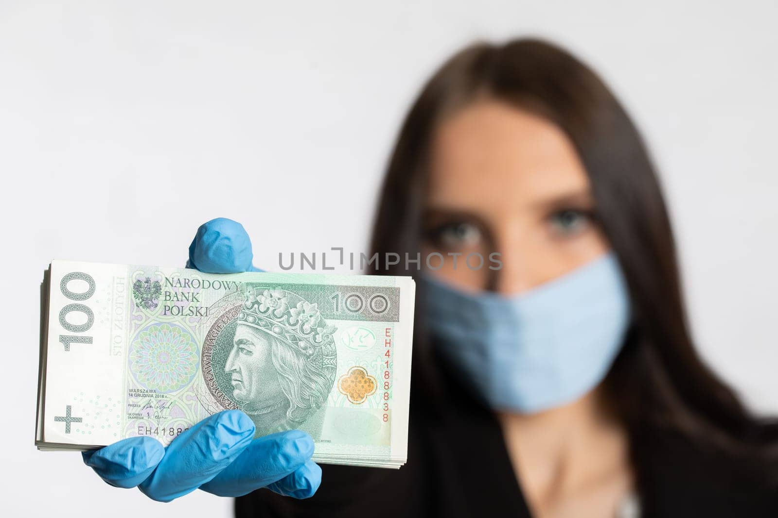 During the period of risk of infection with an infectious disease, it is necessary to use a face mask and rubber gloves.