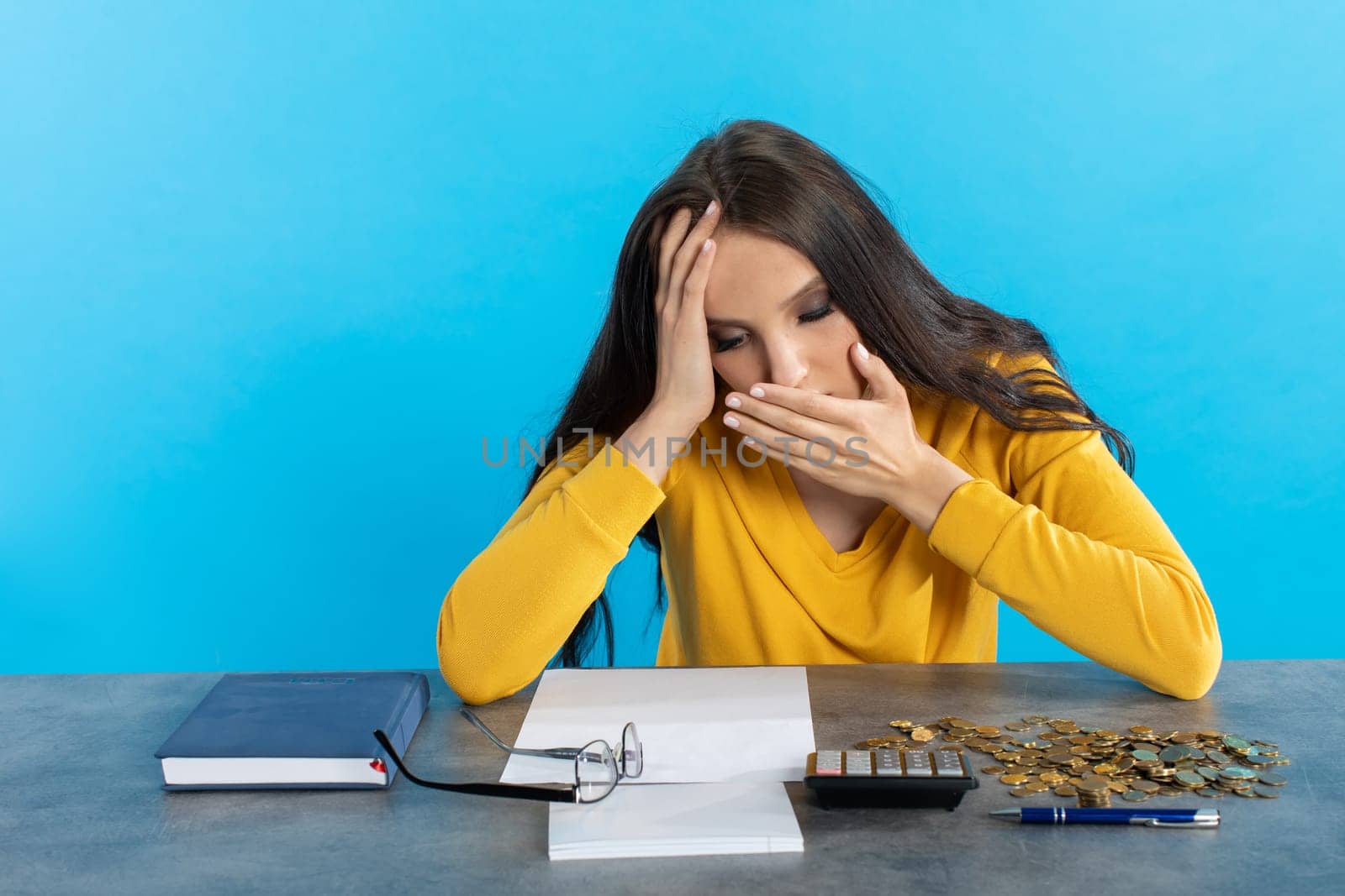 When counting coins, it turned out that they were too few and a serious financial problem arose.