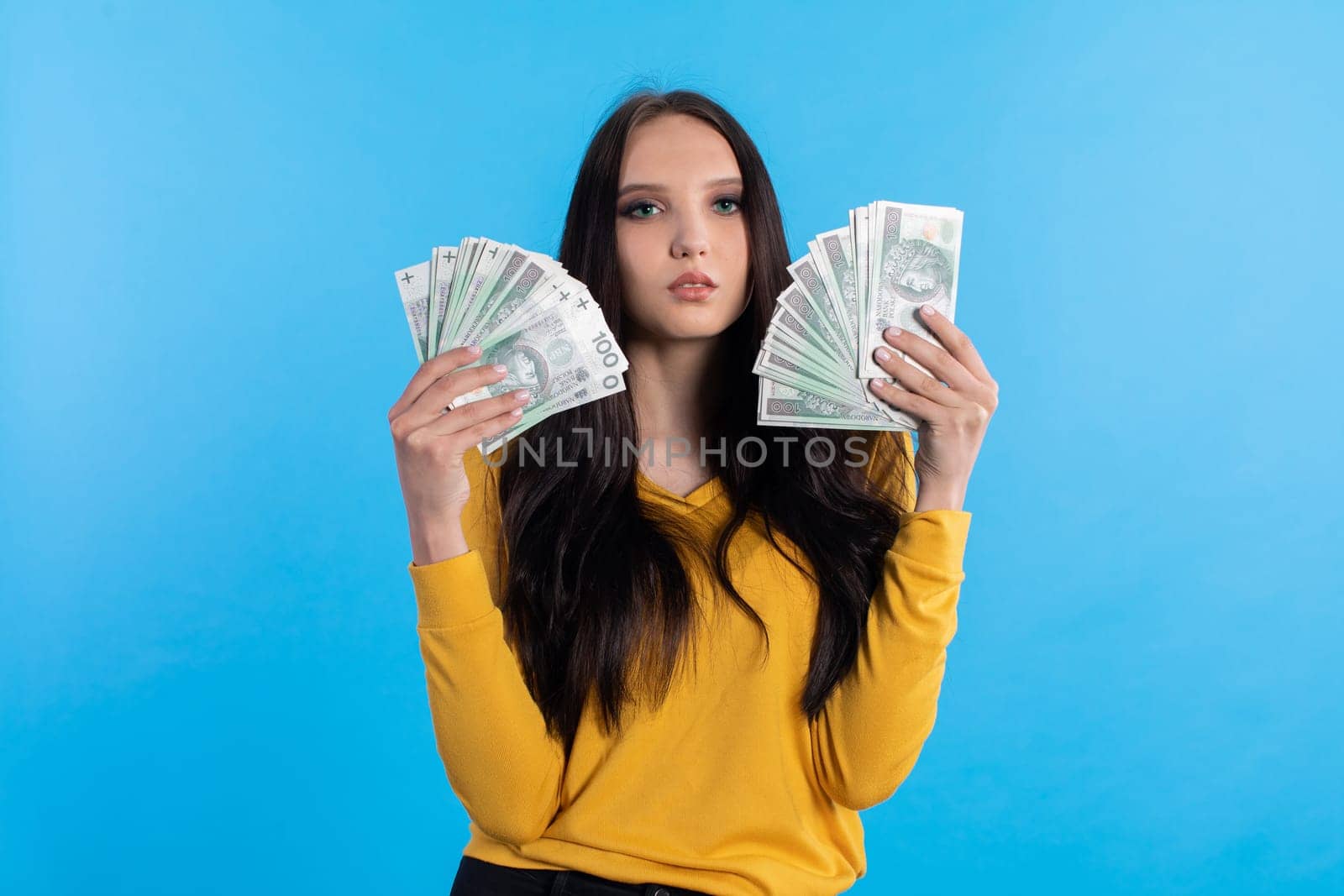 The teenager holds a large sum of money in her hand and is ready to give it to her.