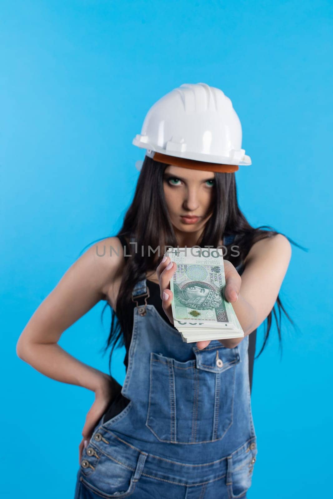 An offer of cooperation on a new investment with the construction manager.