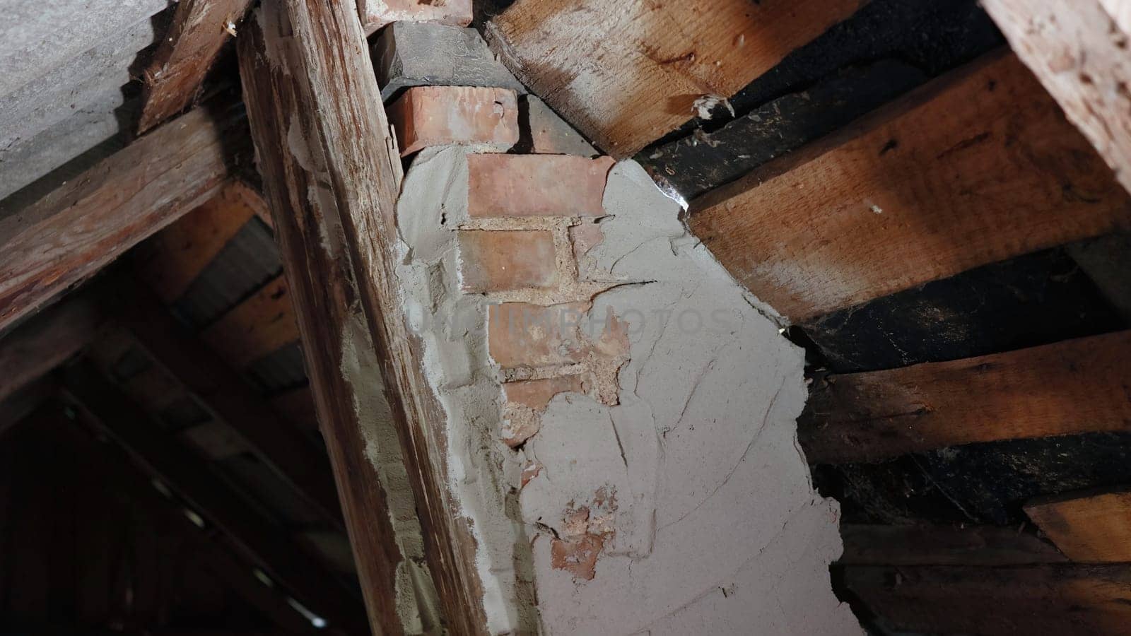 The stovepipe plasterer is plastering the wall of the stove pipe