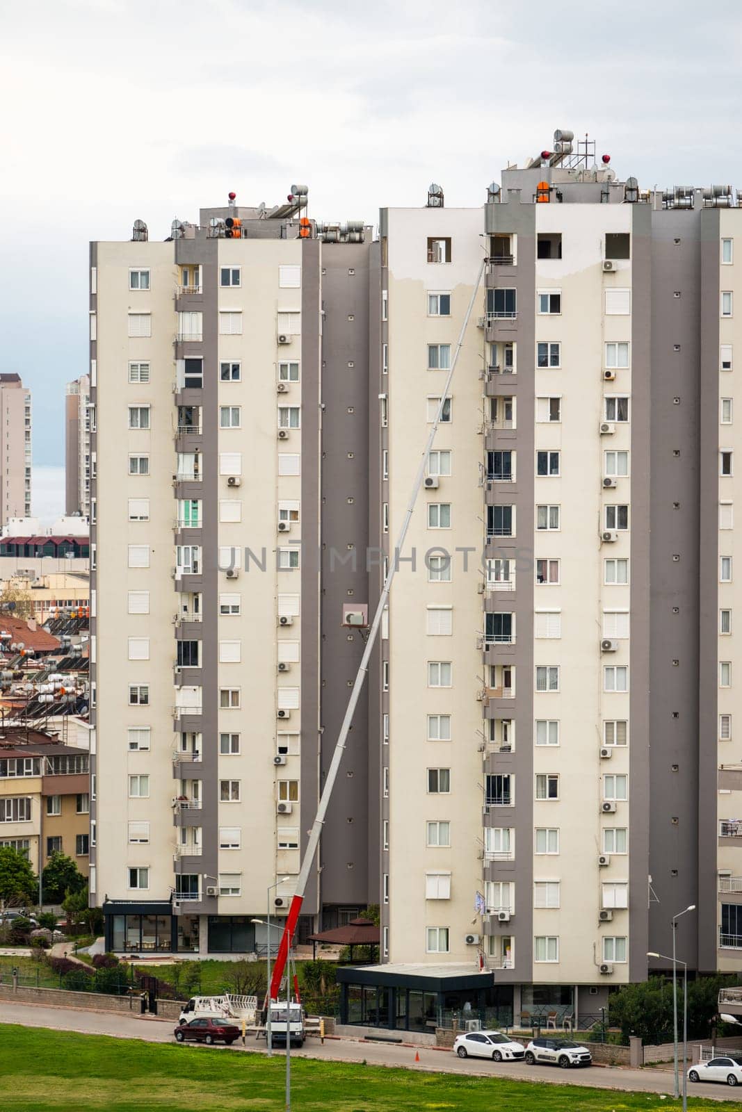 Home removal with hydraulic lift. Transporters carrying goods by elevator from the window of the building by Sonat