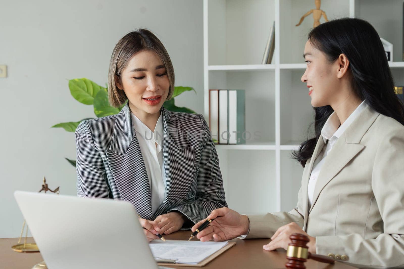 Lawyer advise client on business matter and advise them to sign document by itchaznong