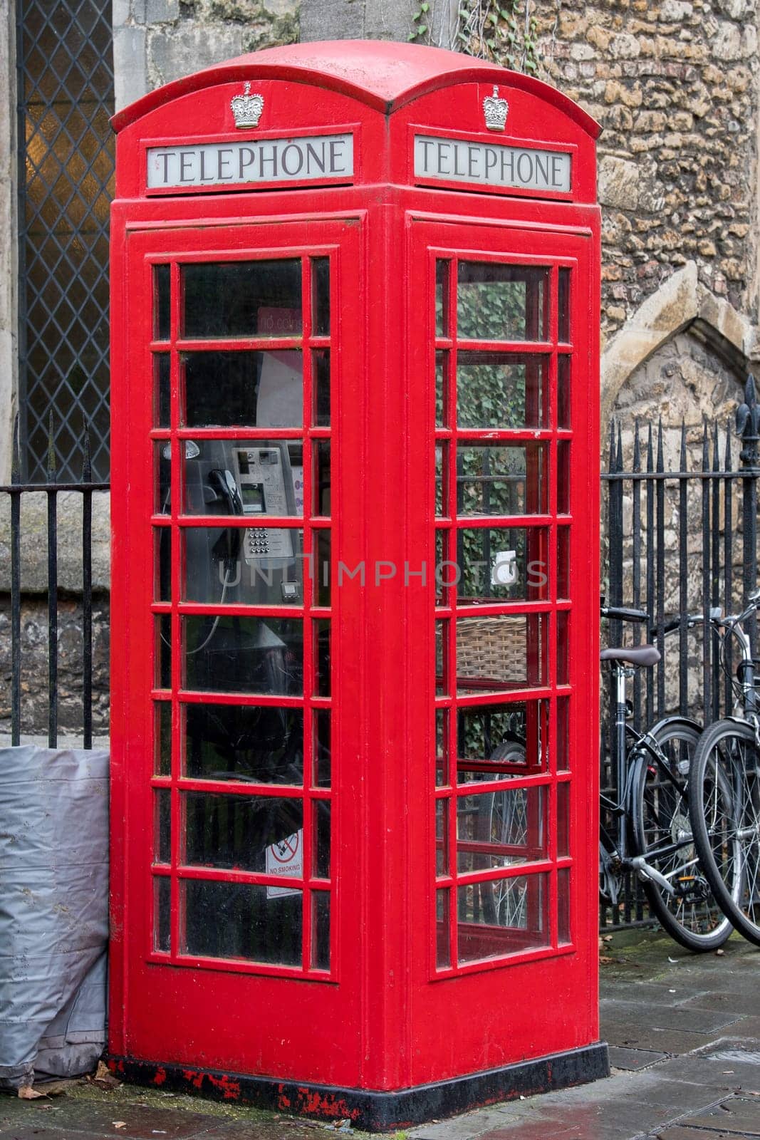 english telephon red cabin in Cambridge by AndreaIzzotti