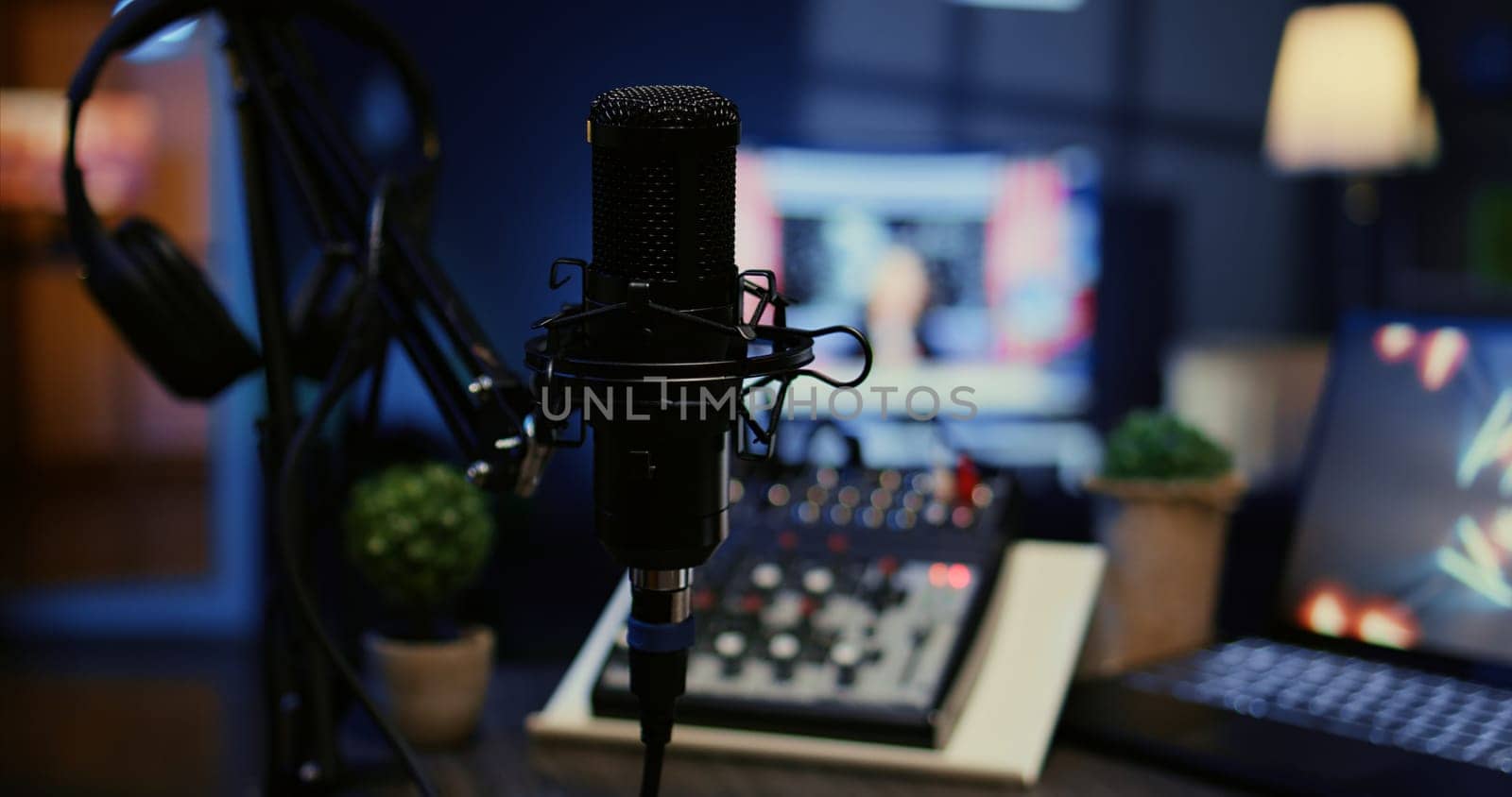 Panning shot of high tech mic used to produce quality online show for livestreaming channel. Professional streaming sound capturing and recording podcasting gear in empty apartment, close up