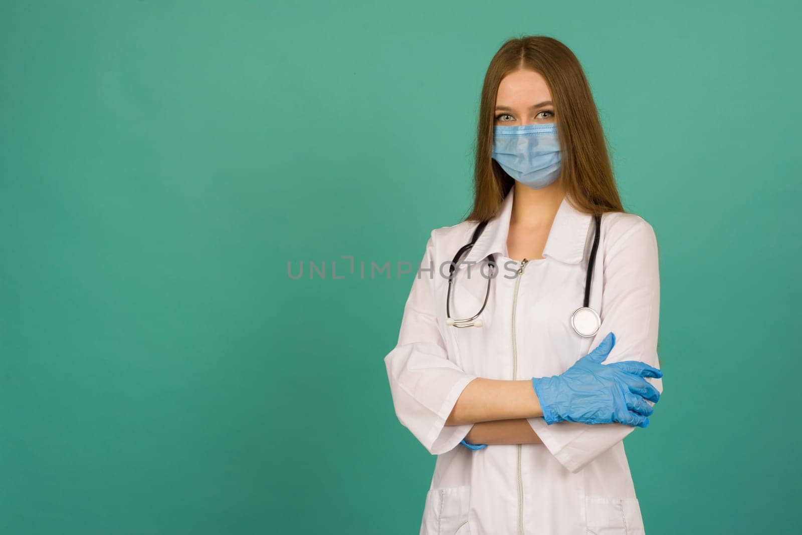 Covid19, coronavirus, healthcare and doctors concept. Portrait of professional confident young caucasian doctor in medical mask and white coat, stethoscope over neck, ready help patient, fight disease - image