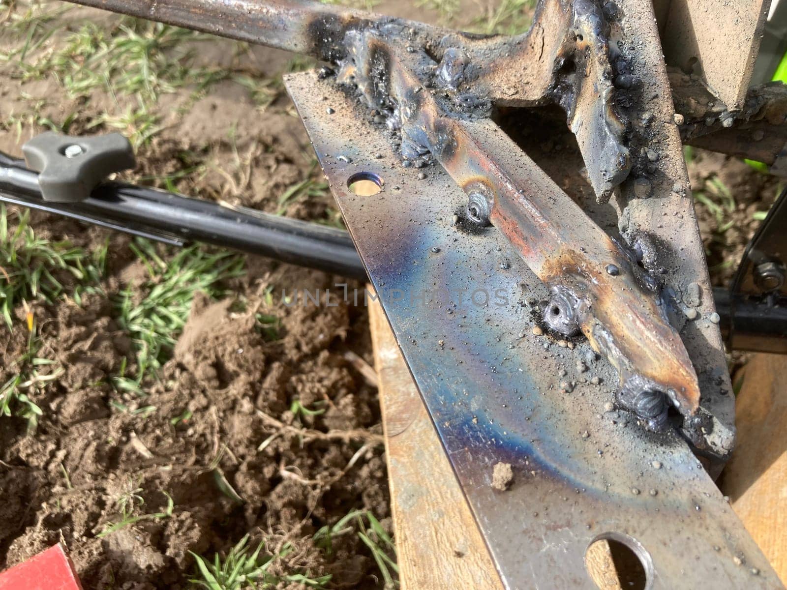 Welding of the electro-metal structures