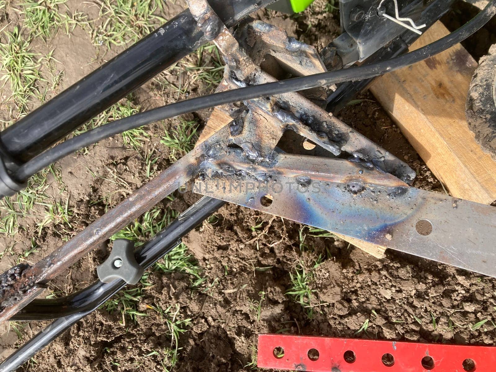 Welding of the electro-metal structures
