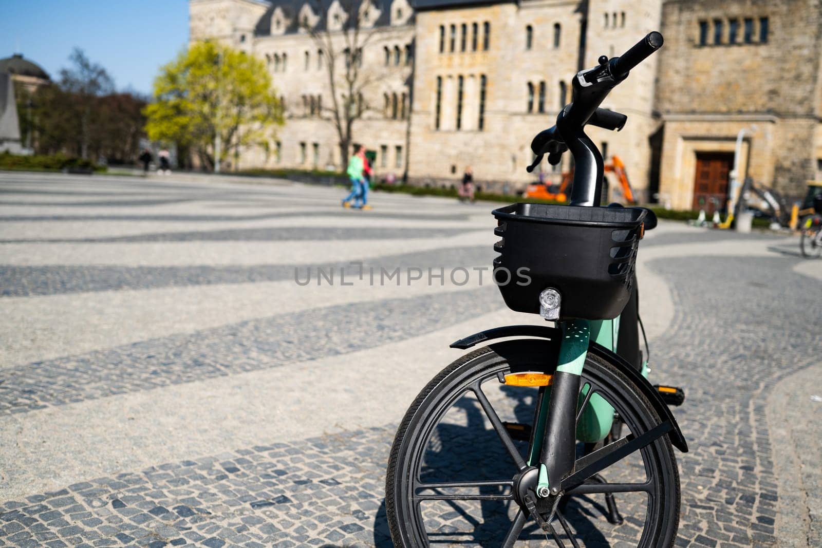 Electric City Bike For Rent Offers Sightseen Observation On City Streets
