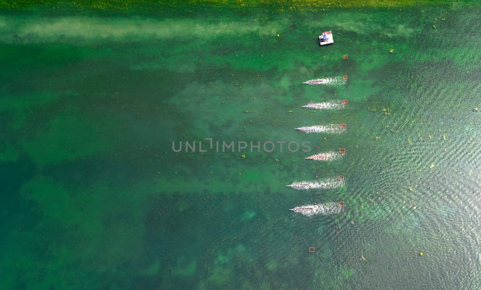 Aerial photo of colourful sports canoes at a competition, taken from above on Lake Maschsee