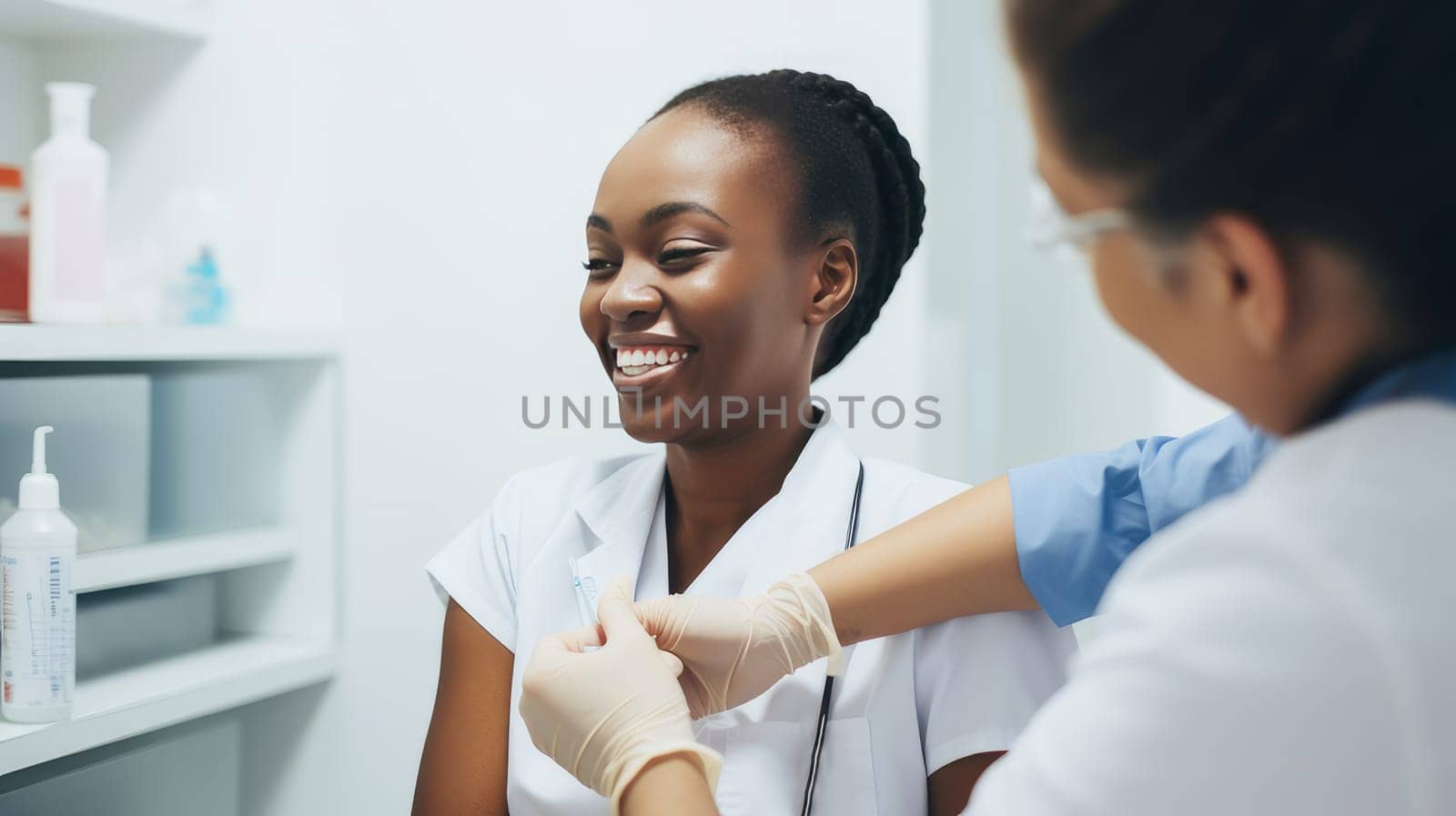 An elderly old patient, a dark-skinned African-American woman, at an appointment with a doctor in a modern bright medical ward of a hospital with modern equipment, new technologies. Hospital, medicine, doctor and pharmaceutical company, healthcare and health insurance.