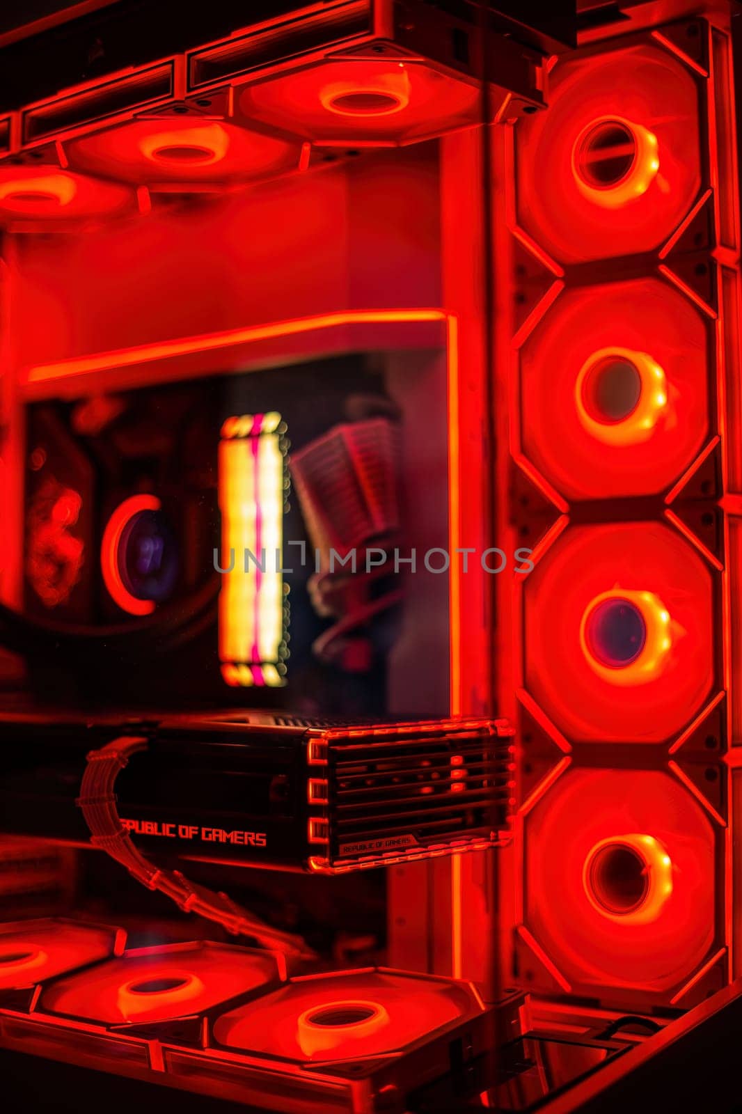 Illuminated Gaming PC Interior by pippocarlot