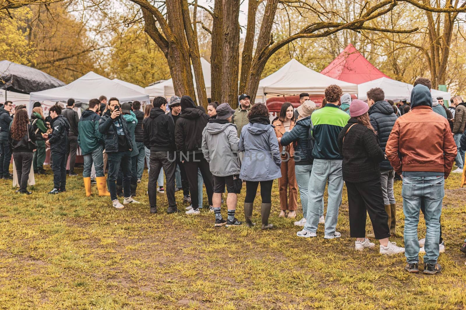 Crowd Queuing for Rave Entry by pippocarlot