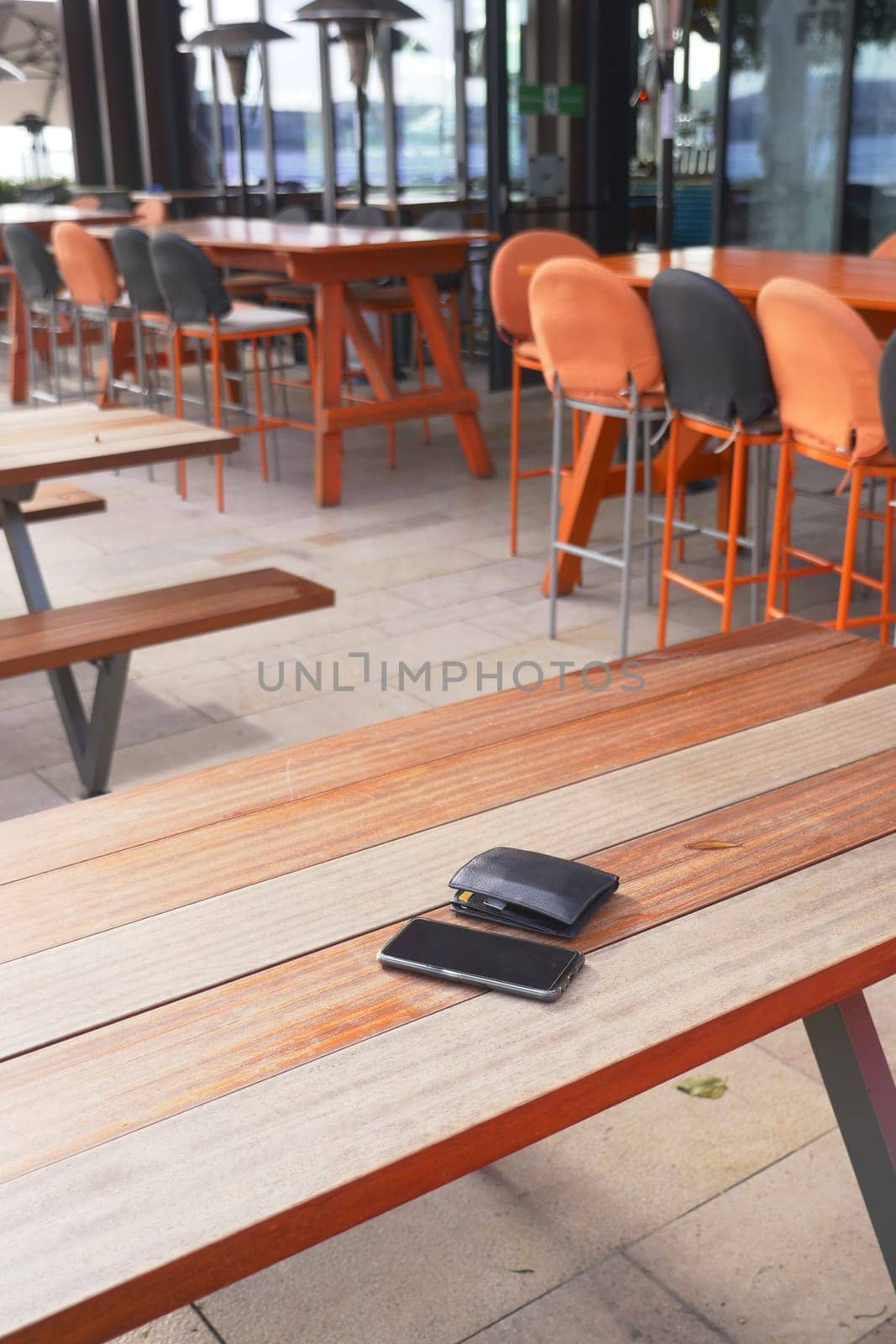 forget smartphone and wallet on a bench lost smart phone .