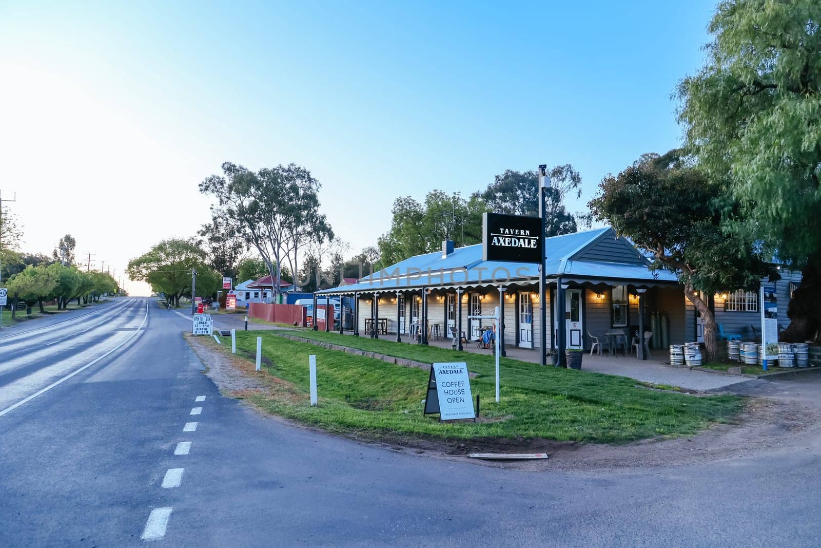 AXEDALE, AUSTRALIA - SEPTEMBER 23: Historic Victorian architecture of the Axedale Tavern on a warm spring evening in Axedale, Victoria, Australia in 2023