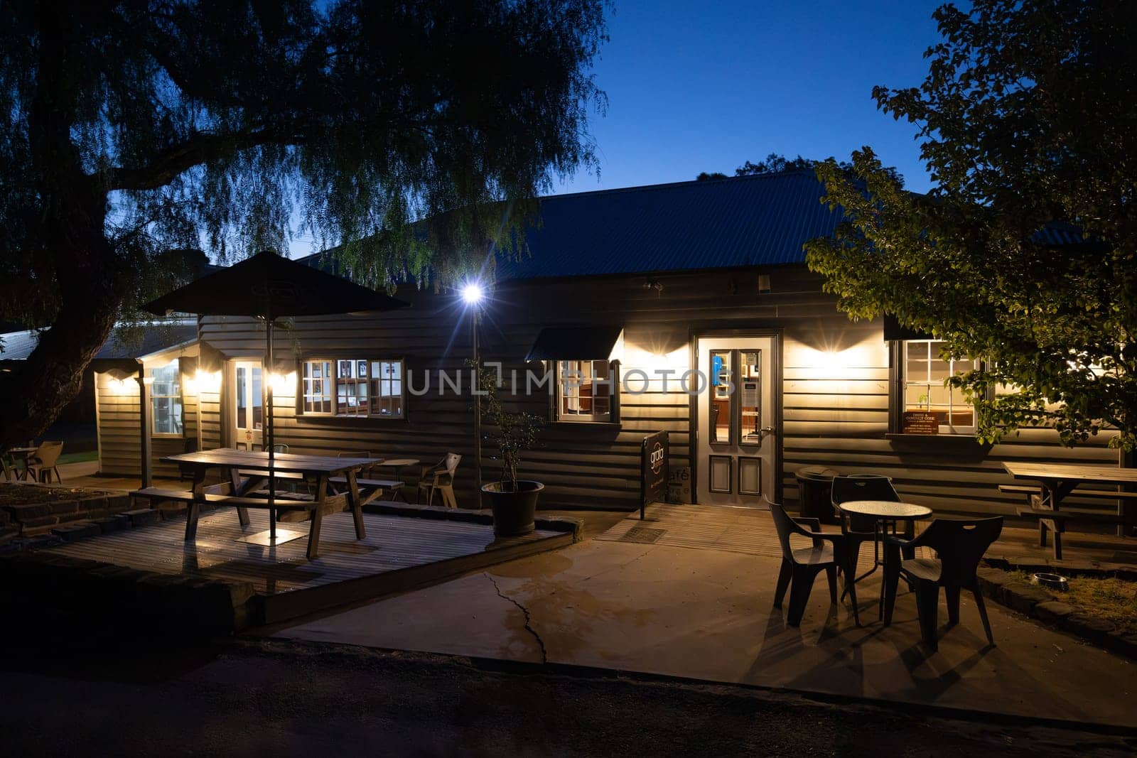 AXEDALE, AUSTRALIA - SEPTEMBER 24: Historic Victorian architecture of the Axedale Tavern on a warm spring evening in Axedale, Victoria, Australia in 2023