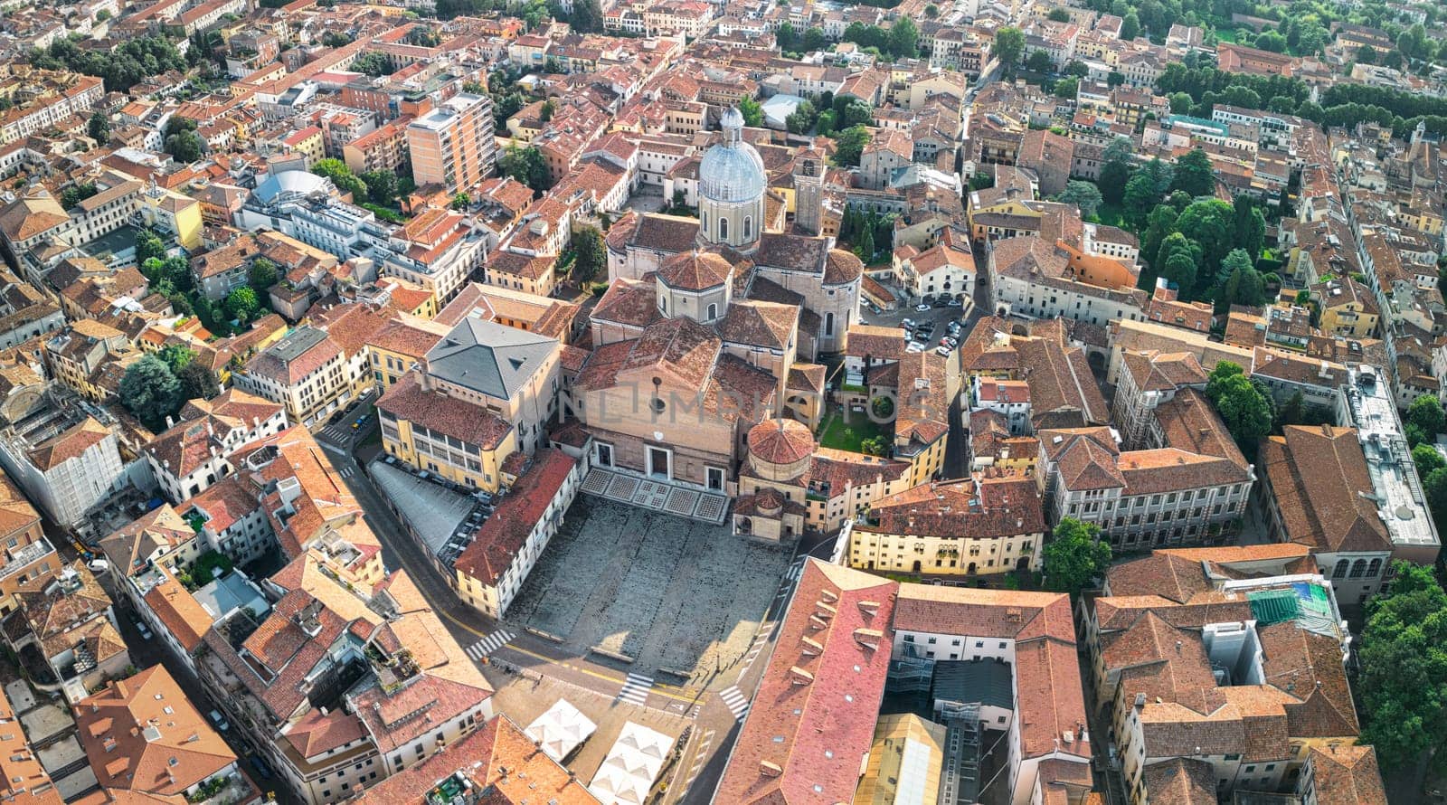 Padua, Basilica and Cathedral of Santa Maria Assunta and the Baptistery of San Giovanni. Piazza Duomo, Veneto, Italy, Europe.