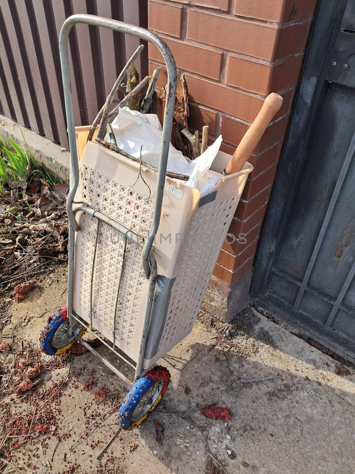 Homemade hand truck for the transporting goods