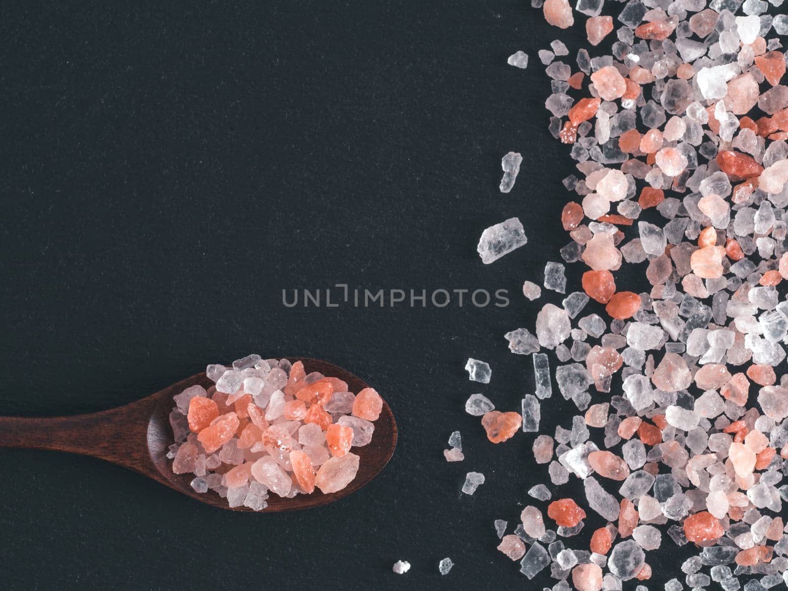 Himalayan pink salt in crystals by fascinadora