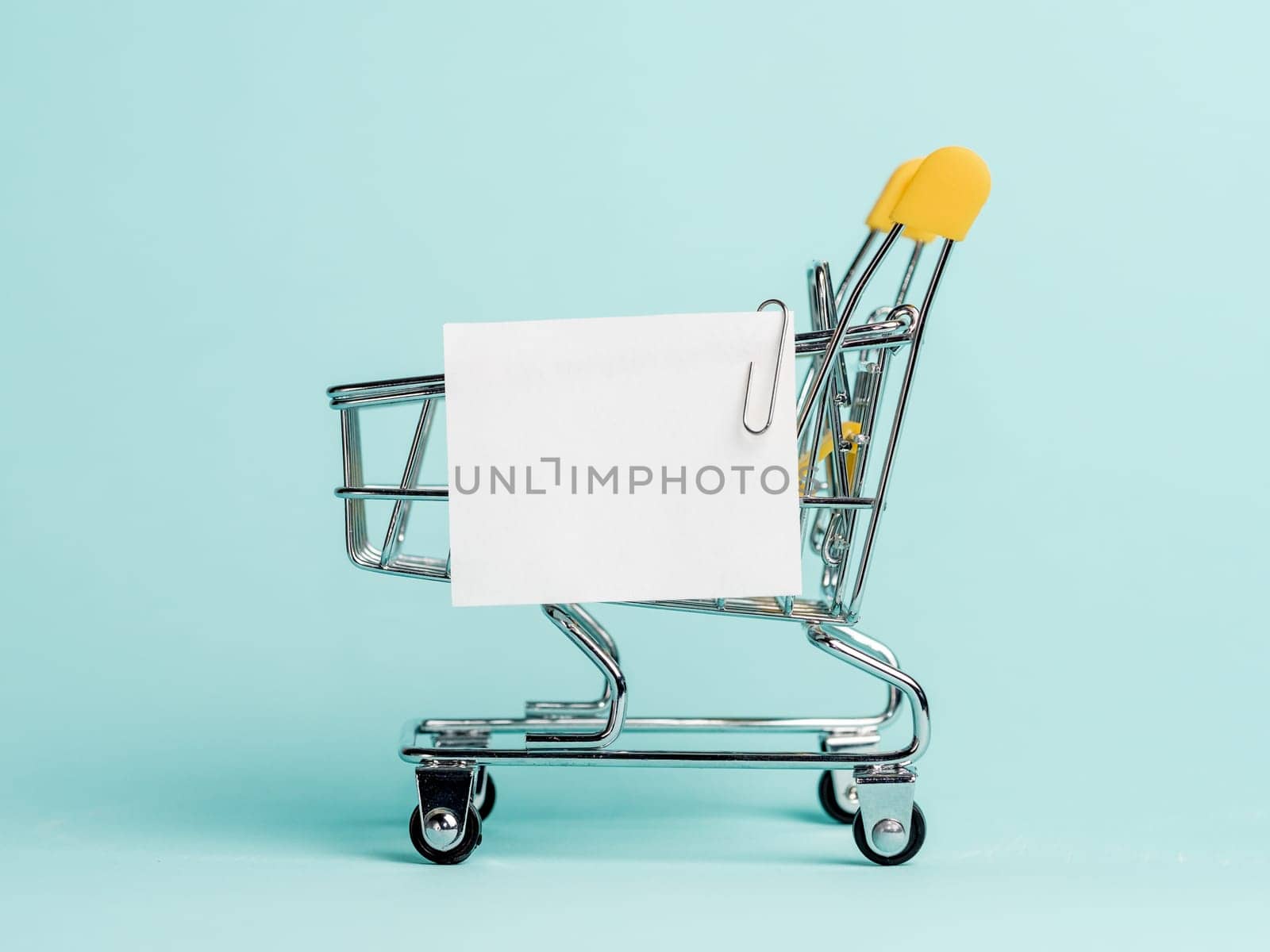 Shopping cart and white paper note list by fascinadora