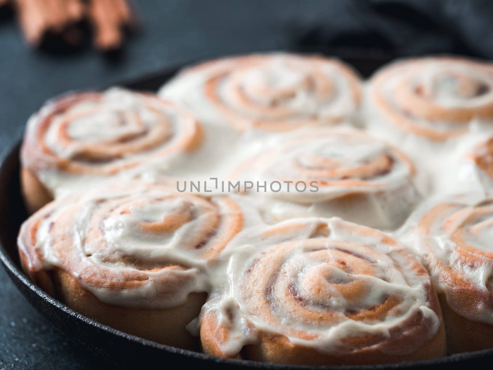 Vegan cinnamon rolls with topping close up by fascinadora