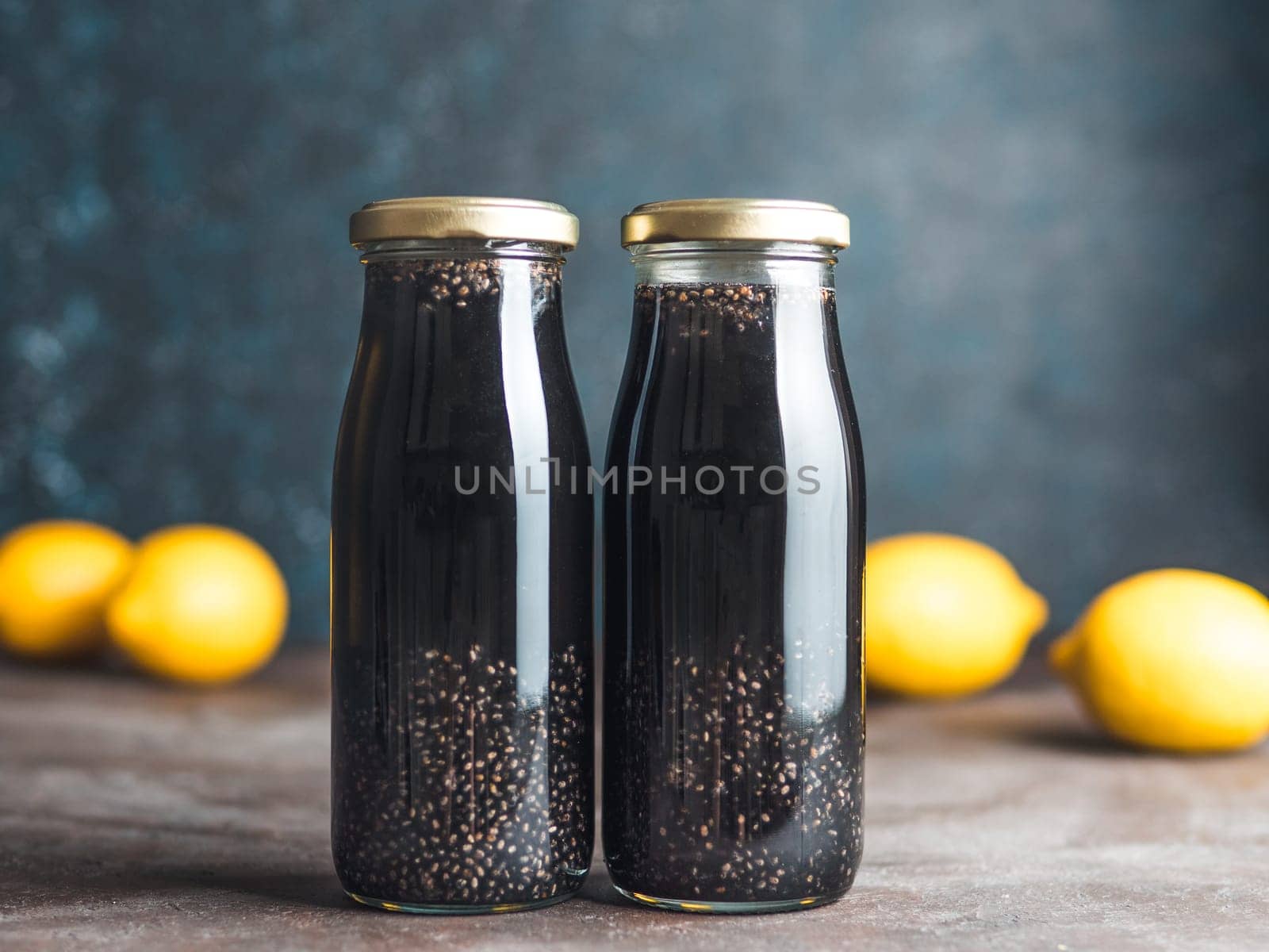 Detox activated charcoal black chia lemon water by fascinadora