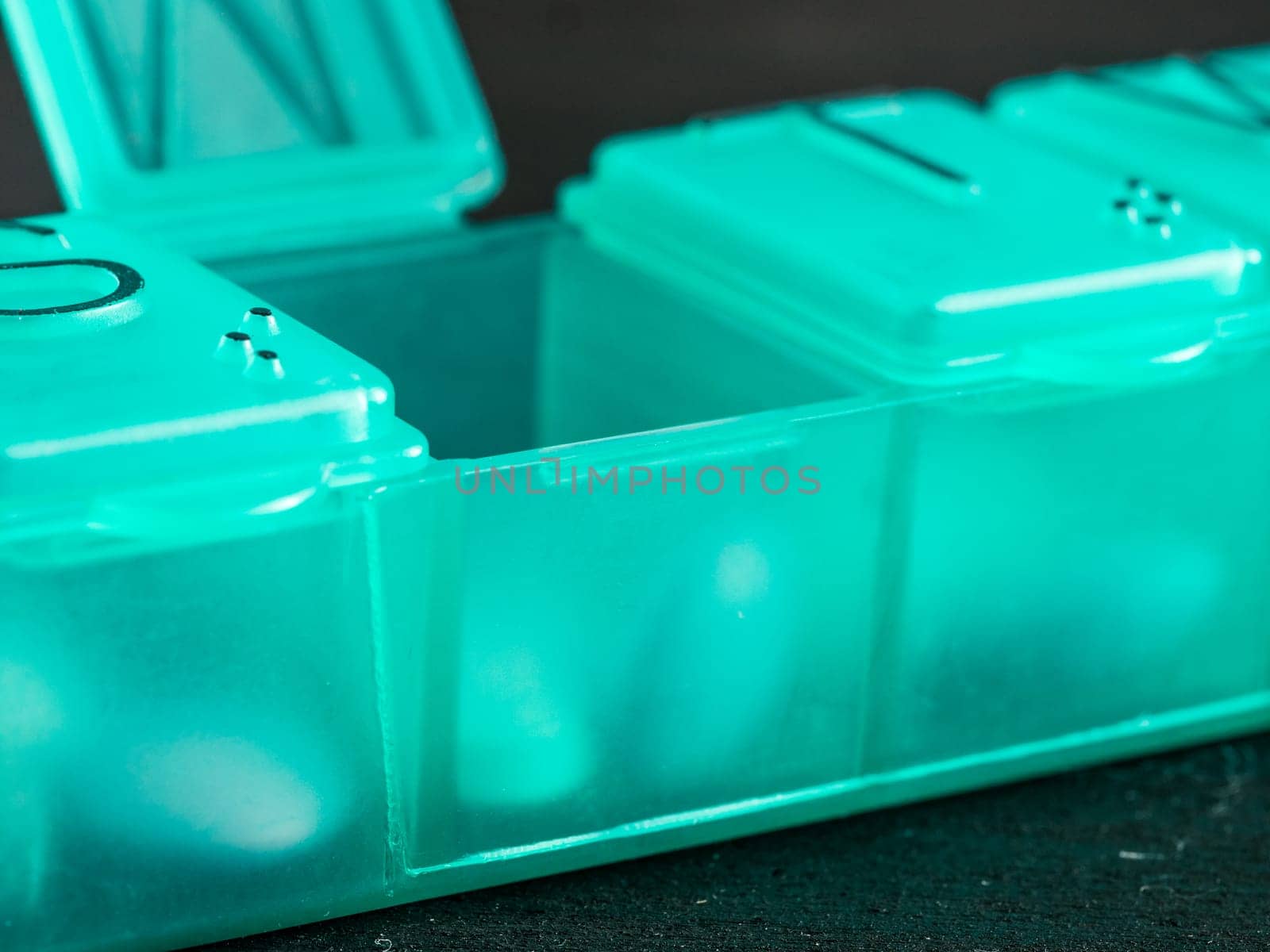close up pill box by fascinadora