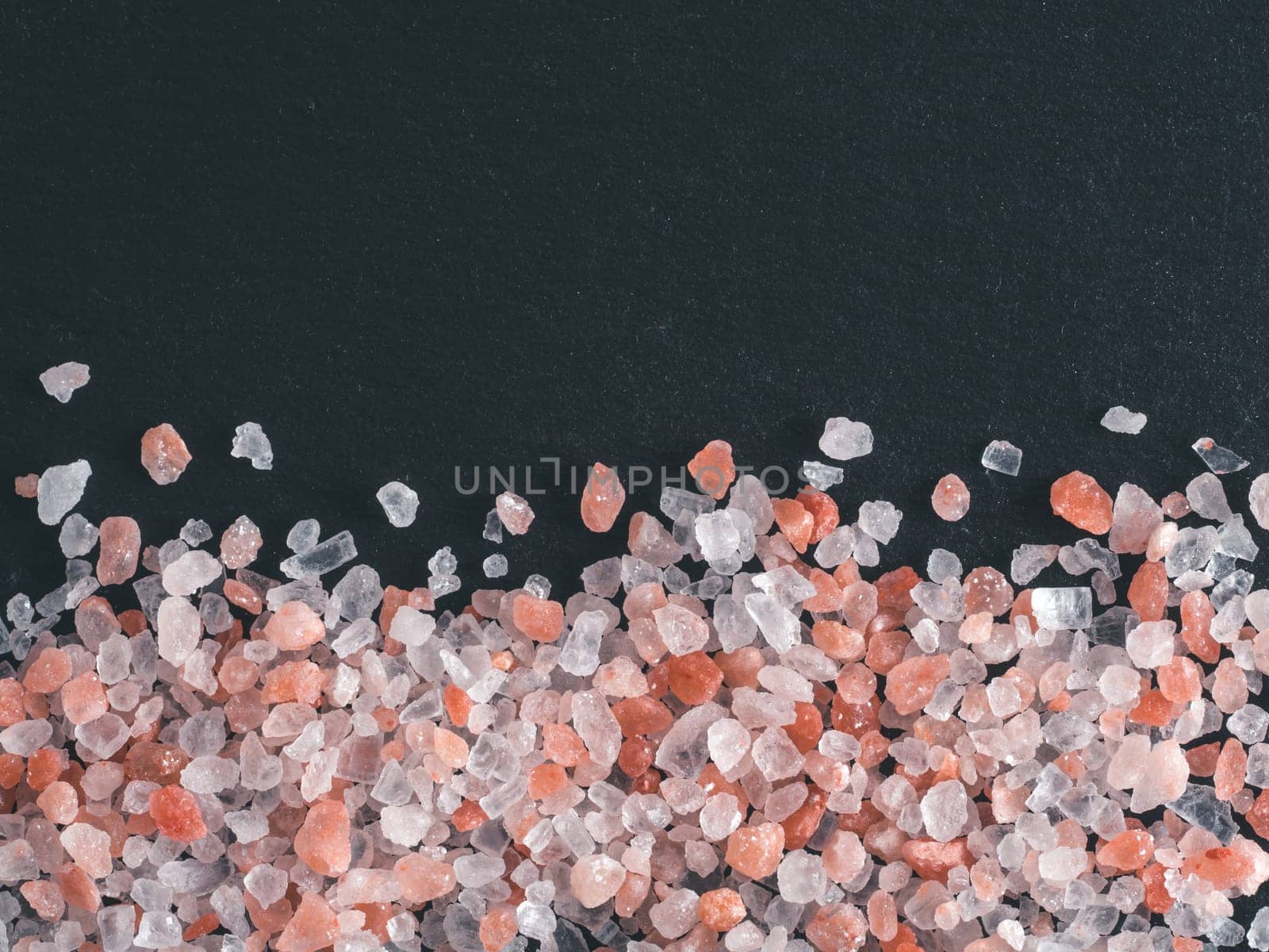 Himalayan pink salt in crystals by fascinadora