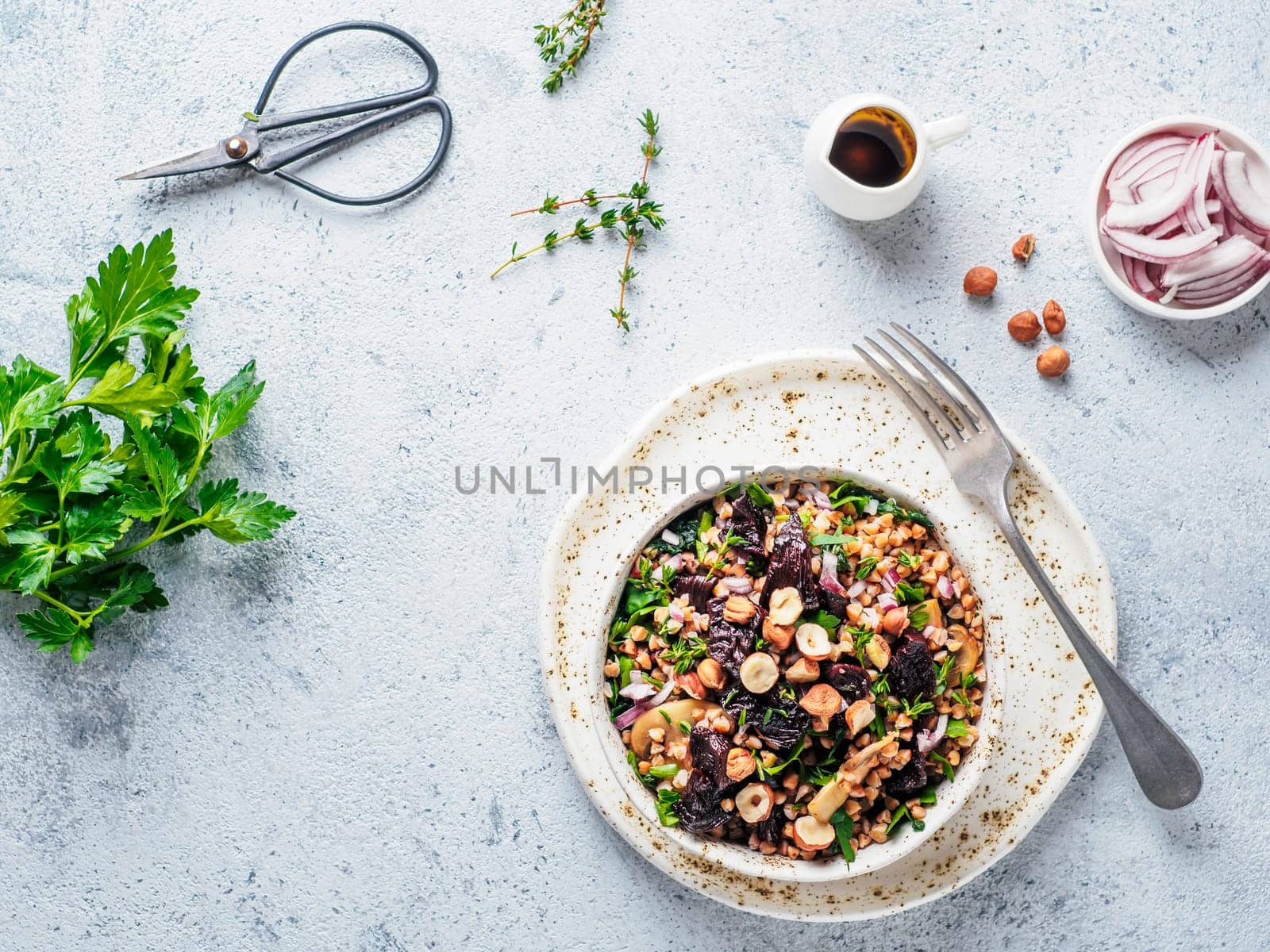 Warm buckwheat and beetroot salad by fascinadora